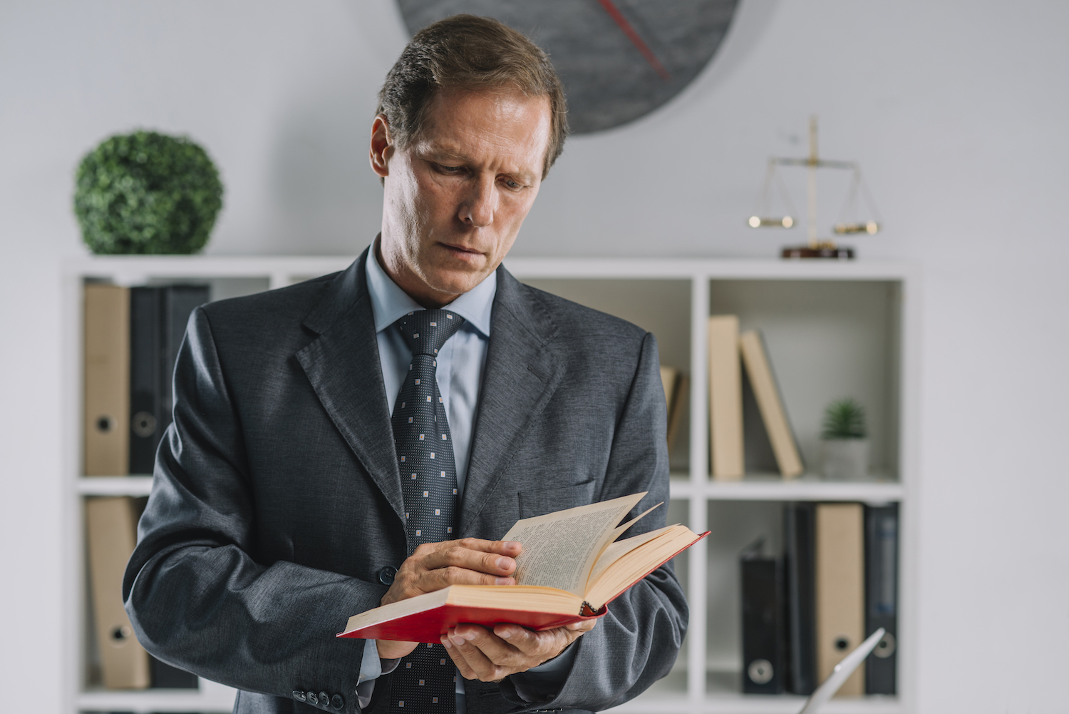 Czy adwokat prowadzi tylko sprawy karne?