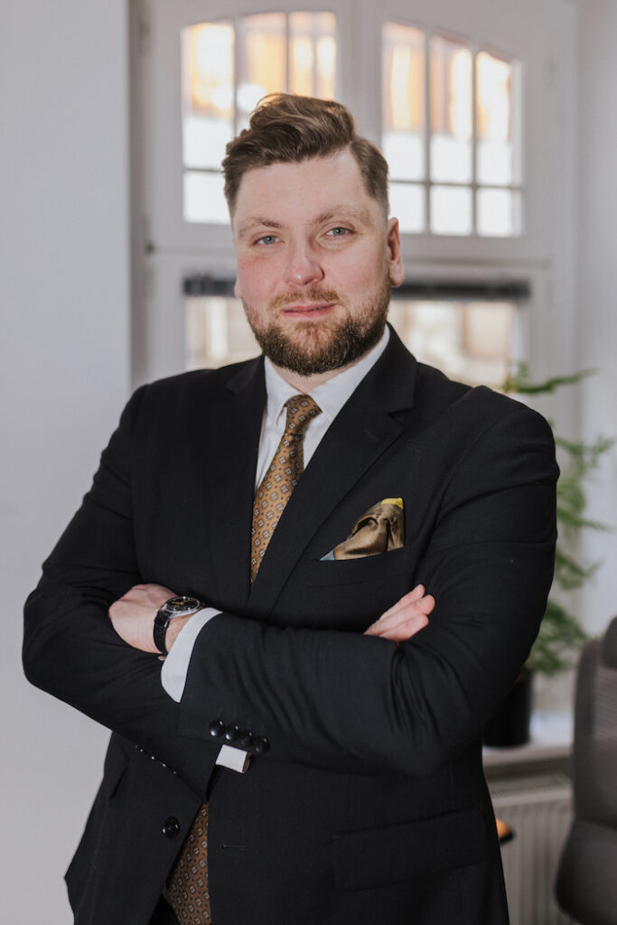 Adw. Adrian Ciszowski