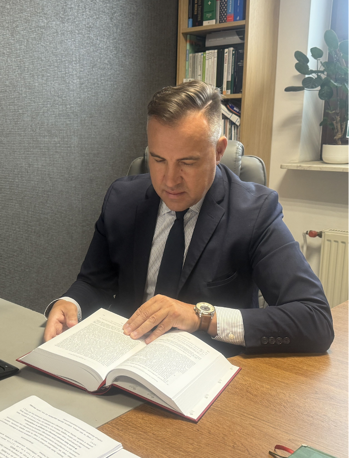 Adw. Paweł Buryś